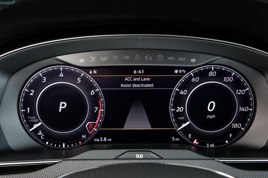 Панель приборов Volkswagen Arteon 4Motion 2018 года  (NA) (фото 13 из 41)